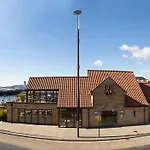Апартаменты Harbourside With Private Parking