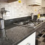 Апартаменты Harbourside With Private Parking *