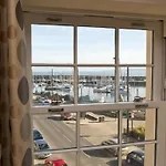 Harbourside With Private Parking *