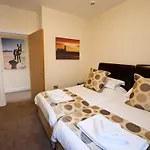 Апартаменты Harbourside With Private Parking Скарборо