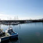 Апартаменты Harbourside With Private Parking *