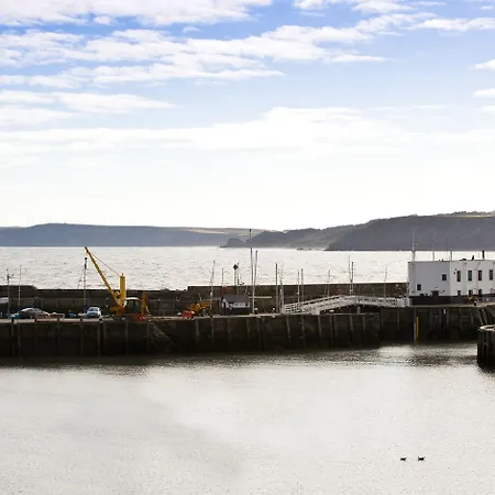 Harbourside With Private Parking Scarborough