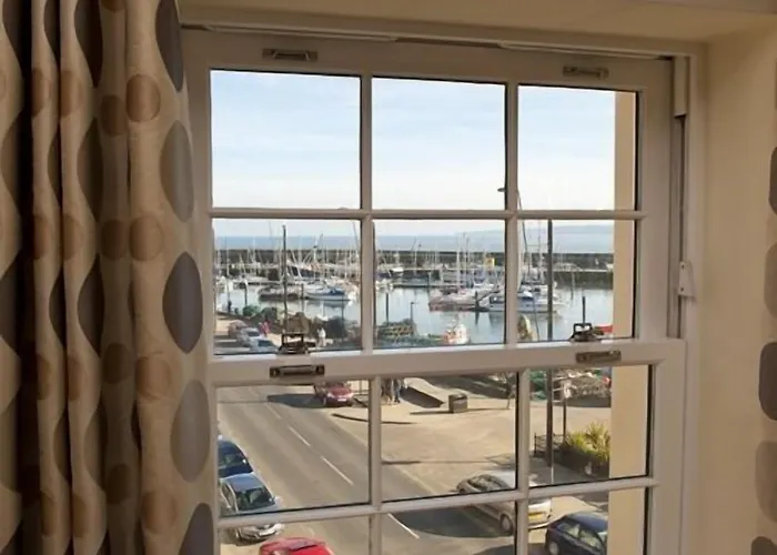 Harbourside With Private Parking *