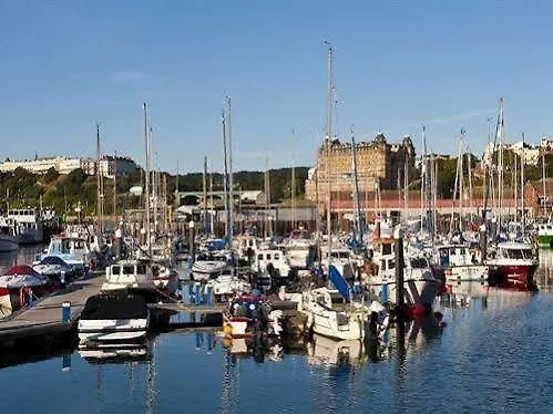Harbourside With Private Parking *