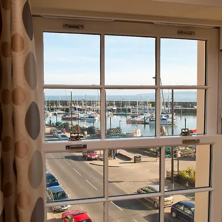 Harbourside With Private Parking *