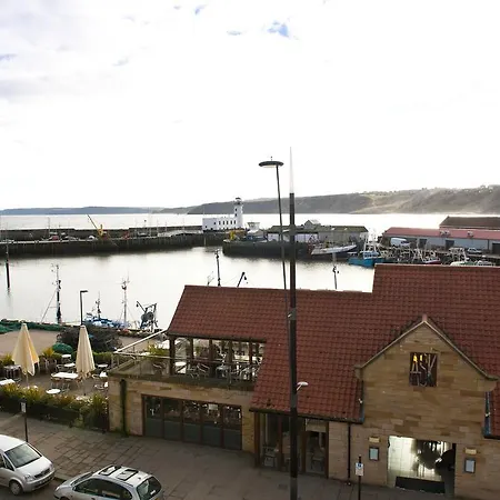 Harbourside With Private Parking Scarborough