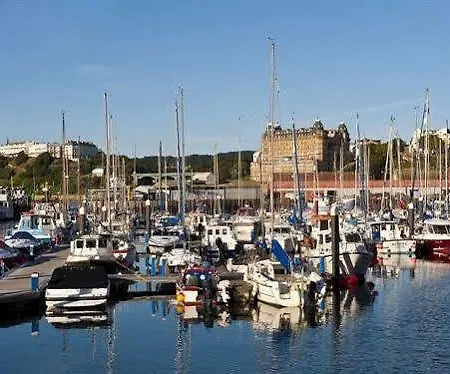 Harbourside With Private Parking *