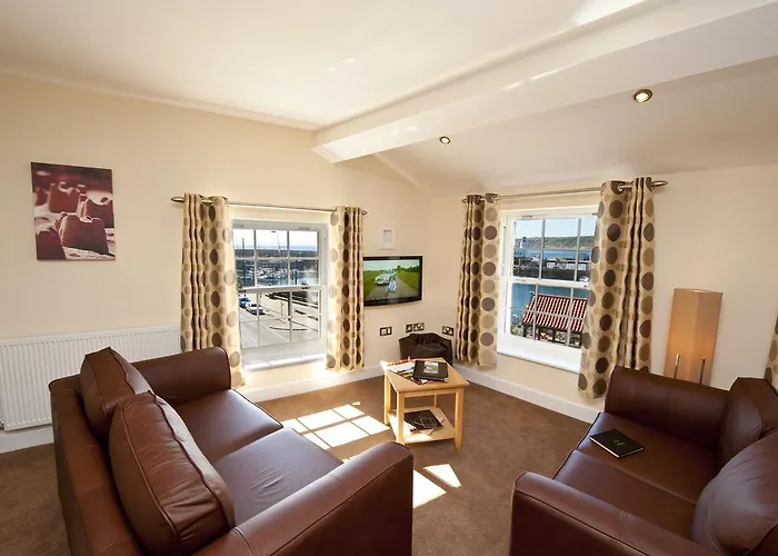 Harbourside With Private Parking *