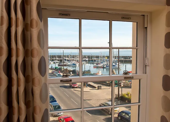 Harbourside With Private Parking *