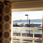 Harbourside With Private Parking Apartment Scarborough